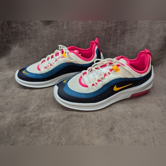 Women’s Nike Air Max size 8.5. Worn once-perfect condition - Picture 2 of 4